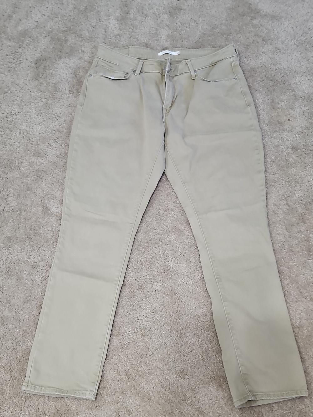 Women’s Mid Rise Skinny. Levi's. Khaki Color